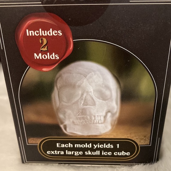 Cocktail Skull Ice Molds - Picture 4 of 9